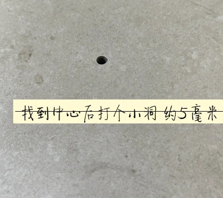 百色市瓷砖空鼓维修公司专业解答在瓷砖铺贴过程中，如果砂料搅拌不均匀，将会带来以下问题